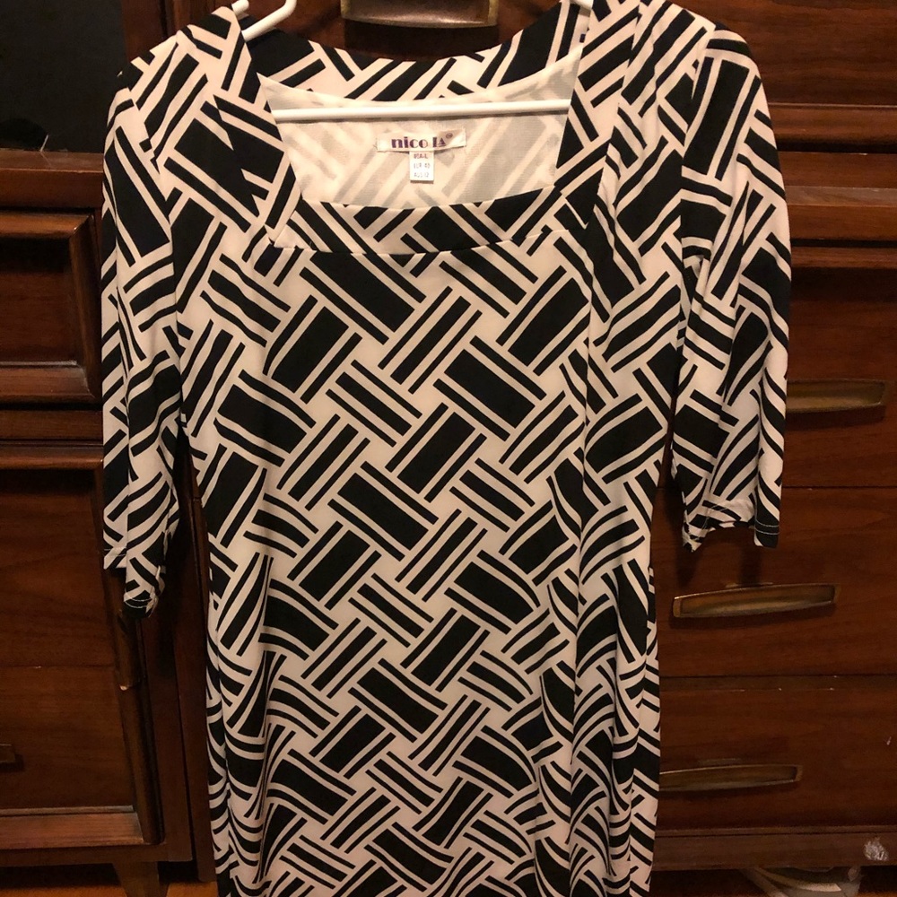 🧡 2/$13 Patterned 3/4 sleeve dress, square neck